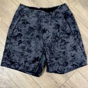EUC - Lululemon Men’s Shorts - Gray Tie Dye - size XS